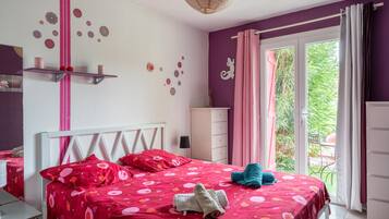 4 slaapkamers, een strijkplank/strijkijzer, gratis wifi, beddengoed