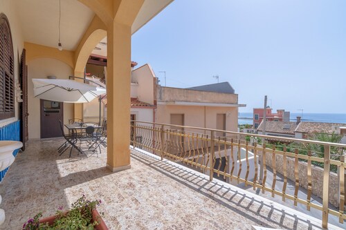 Apartment 'Casa Sicilia Bedda' with Sea View, Private Terrace and Wi-Fi