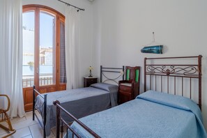 2 habitaciones, escritorio, tabla de planchar con plancha y wifi gratis 
