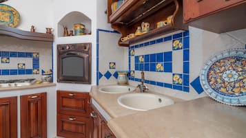 Réfrigérateur, four, plaque de cuisson, cafetiÚre/bouilloire