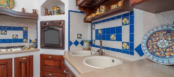 Apartment 'Casa Sicilia Bedda' with Sea View, Private Terrace and Wi-Fi