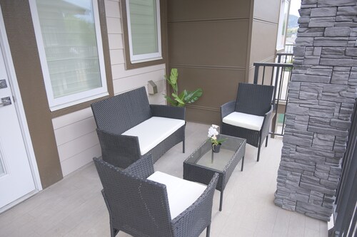 4BR Townhome · Sleeps 8 · Golf & Wine, Pet Friendly!