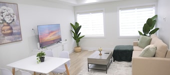 4BR Townhome · Sleeps 8 · Golf & Wine, Pet Friendly!