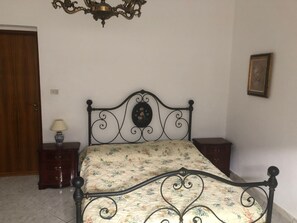 1 makuuhuone, ilmainen Wi-Fi, vuodevaatteet