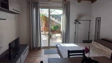 1 bedroom, free WiFi, bed sheets