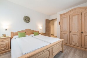 2 slaapkamers, een strijkplank/strijkijzer, gratis wifi, beddengoed