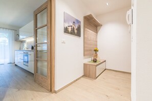 Fridge, microwave, oven, stovetop - Eder Apartment Kehlburg with Mountain View, Private Terrace and Wi-Fi (Gais)