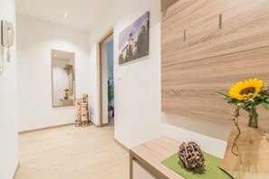 Interior - Eder Apartment Kehlburg with Mountain View, Private Terrace and Wi-Fi (Gais)