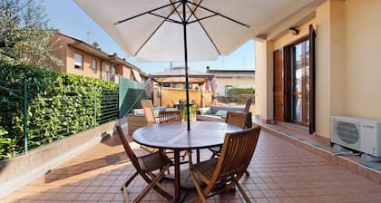 Casa de vacaciones 'Elli' con terraza compartida, jardín compartido y Wi-Fi