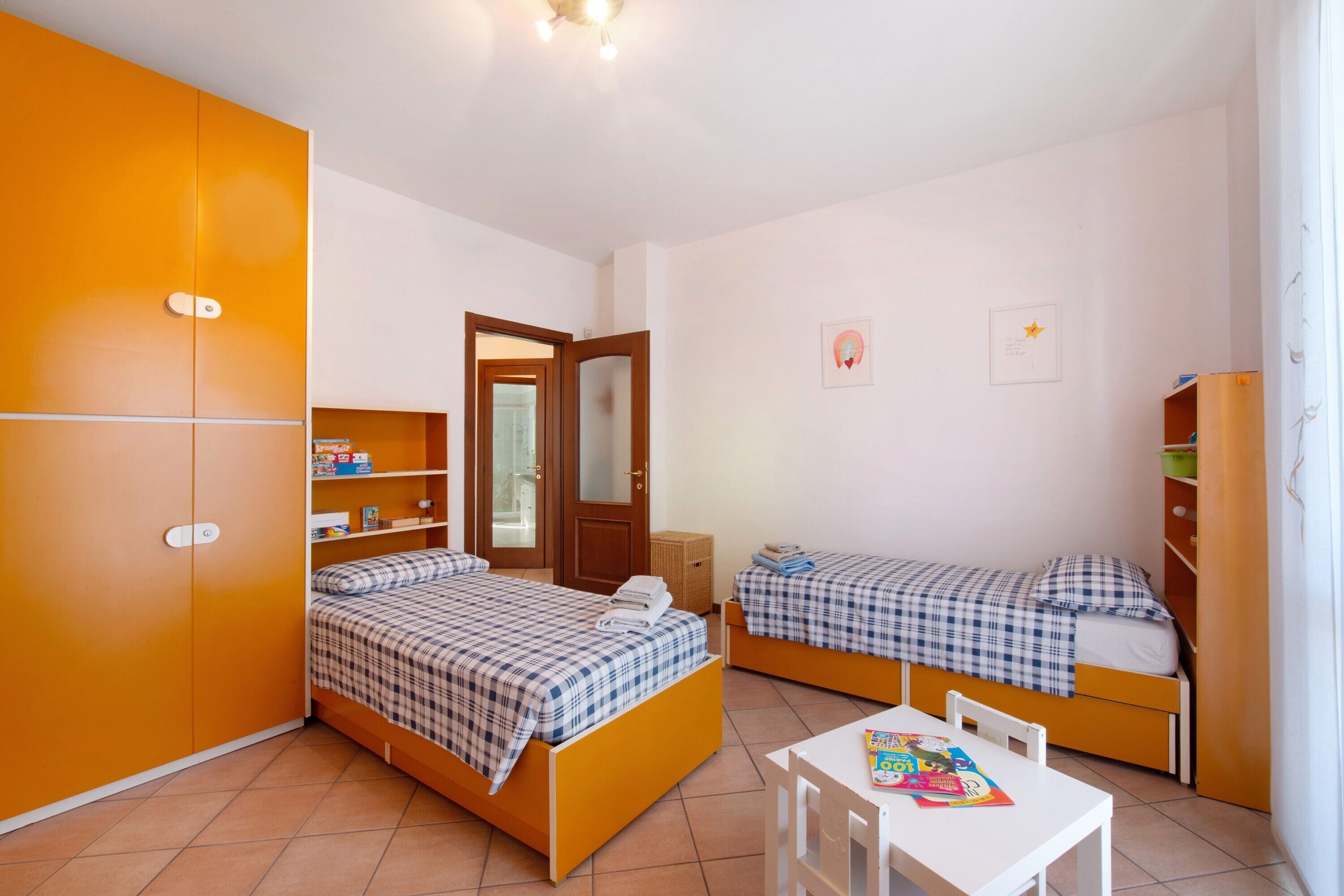 2 habitaciones, tabla de planchar con plancha y wifi gratis 