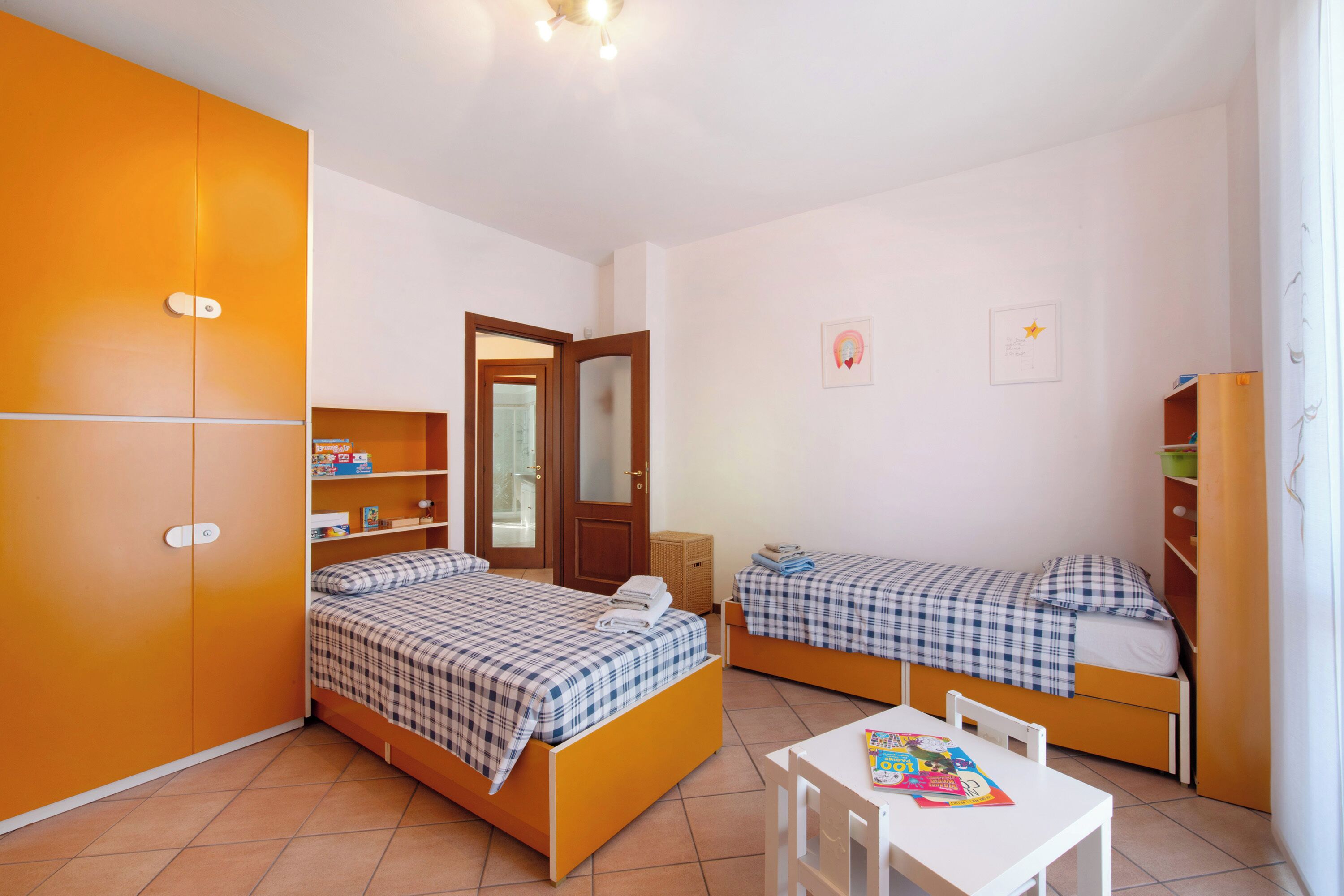 2 makuuhuonetta, silitysrauta/-lauta, ilmainen Wi-Fi, vuodevaatteet