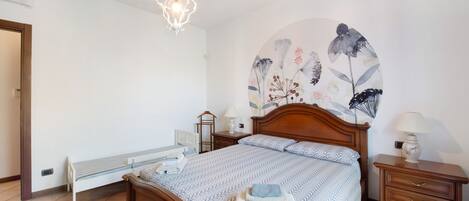 2 室のベッドルーム、アイロン / アイロン台、WiFi (無料)、ベッドシーツ