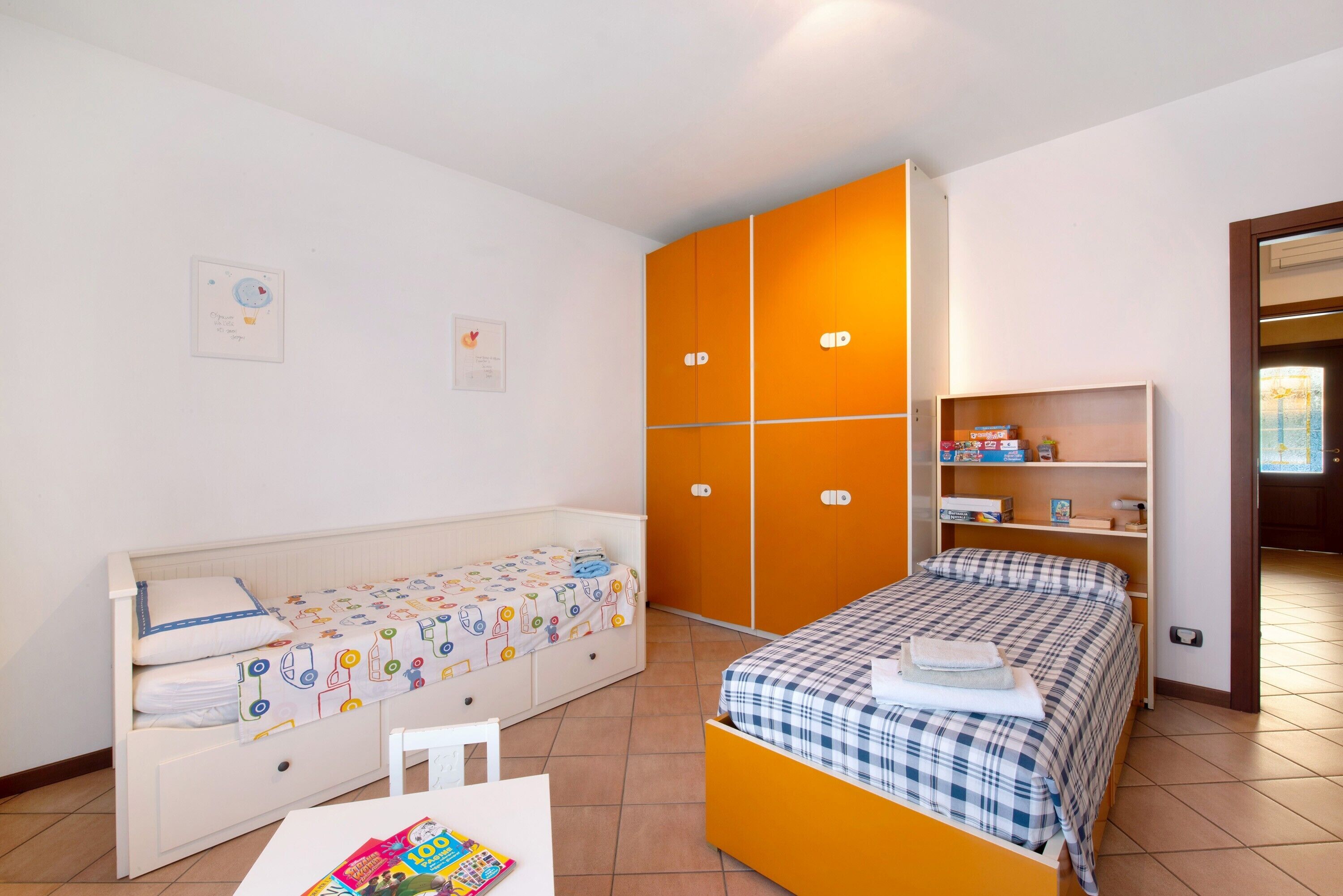 2 slaapkamers, een strijkplank/strijkijzer, gratis wifi, beddengoed