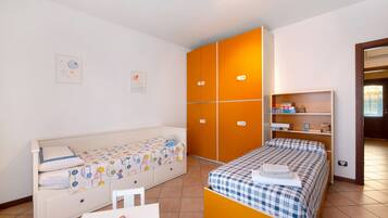 2 slaapkamers, een strijkplank/strijkijzer, gratis wifi, beddengoed