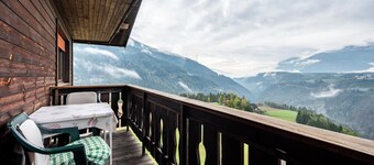 Farmhouse 'Ferienwohnung Gatscherhof' with Mountain View, Shared Garden and Wi-Fi