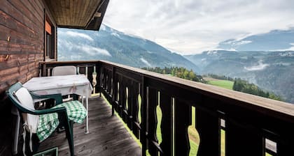 Farmhouse 'Ferienwohnung Gatscherhof' with Mountain View, Shared Garden and Wi-Fi