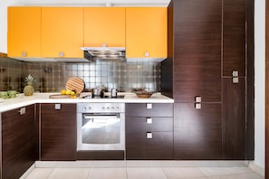 Réfrigérateur, four, plaque de cuisson, lave-vaisselle