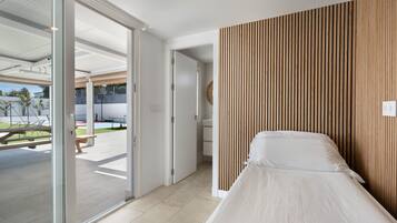 5 bedrooms, free WiFi, bed sheets