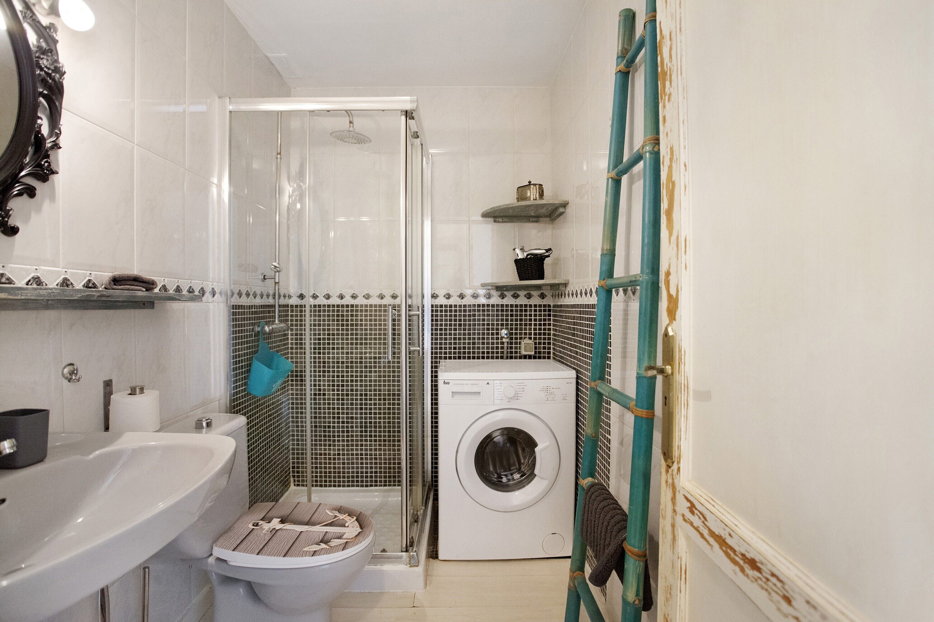 Dusche, Haartrockner, Handtücher