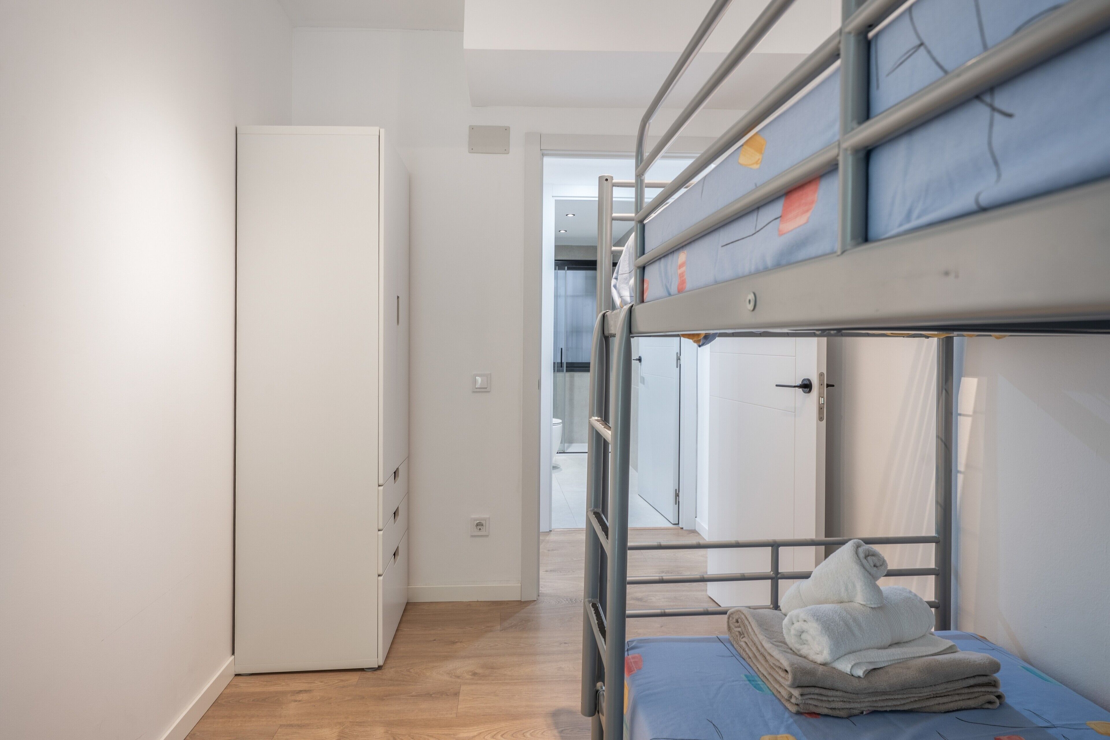 3 bedrooms, free WiFi, bed sheets, wheelchair access
