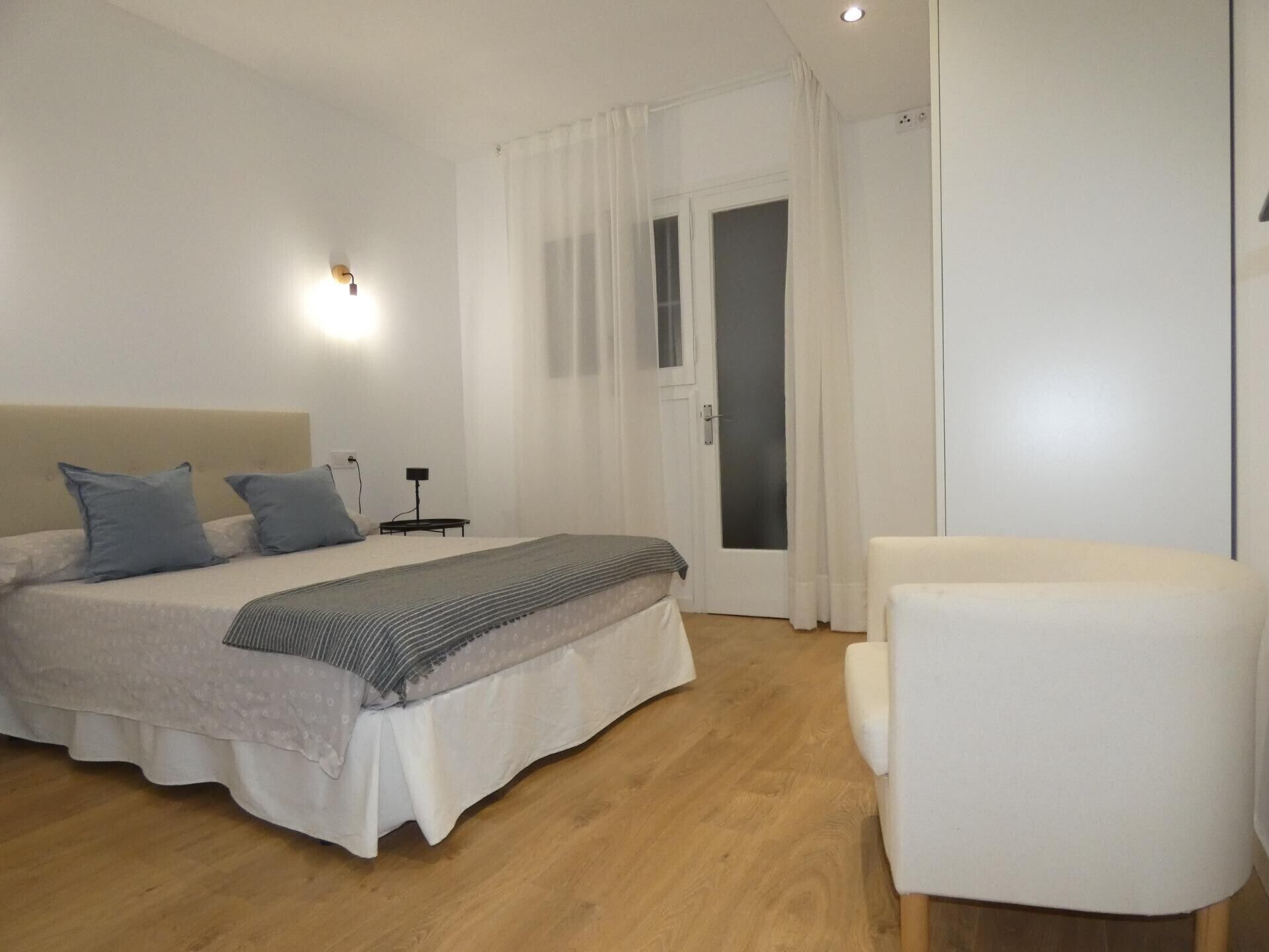 3 bedrooms, free WiFi, bed sheets, wheelchair access