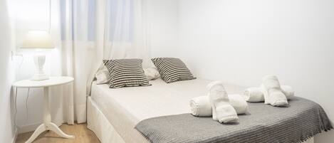 3 bedrooms, free WiFi, bed sheets, wheelchair access
