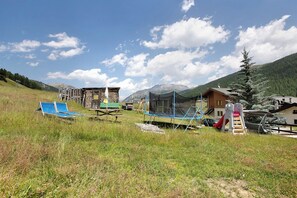 Children’s area - Apartment "Bormetti Paolo" with Mountain View, Shared Garden & Wi-Fi (Livigno)