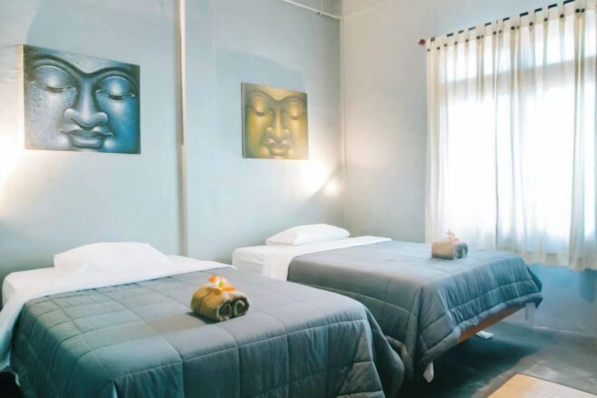 Escrivaninha, espaço de trabalho para notebook, quartos à prova de som