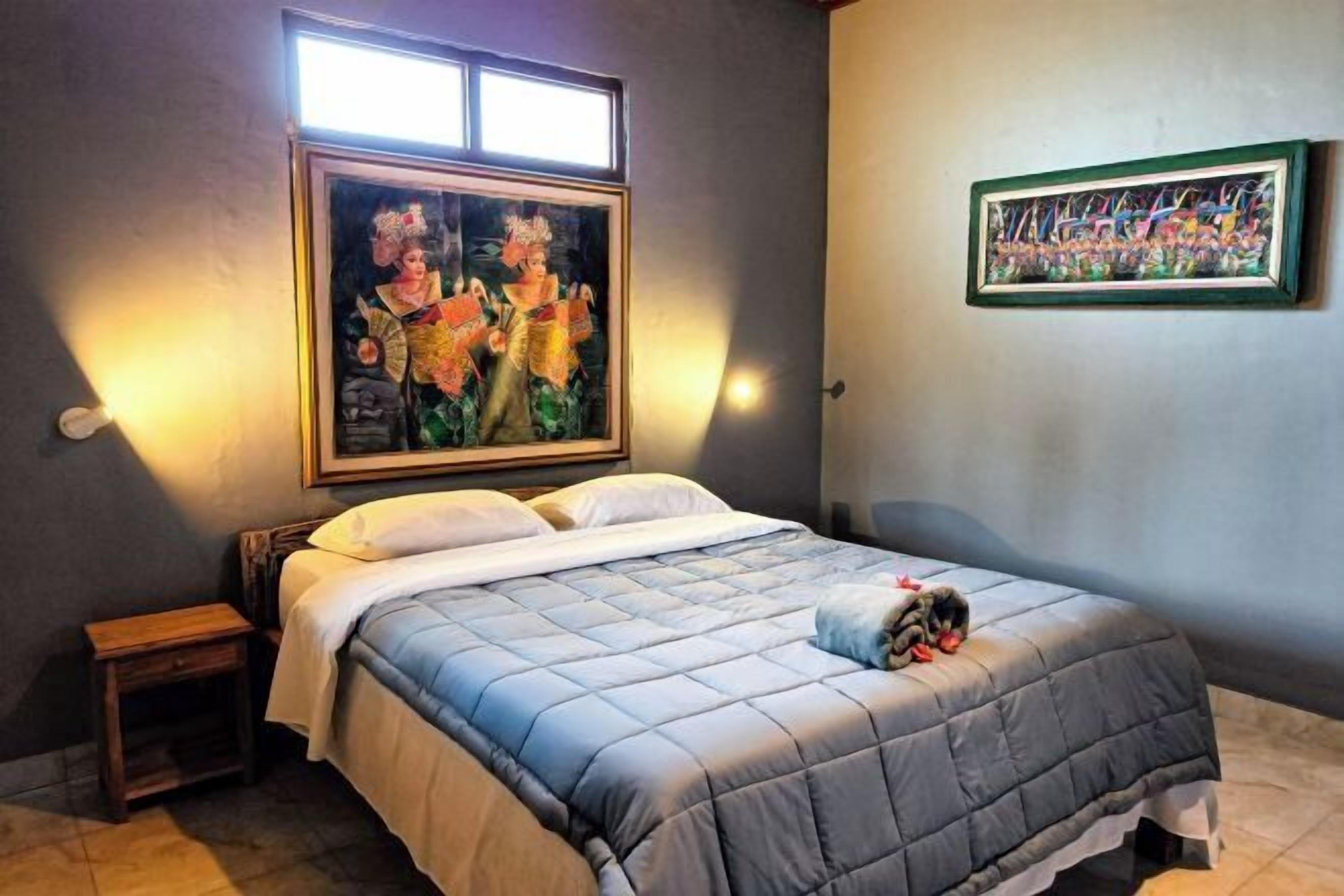 Escrivaninha, espaço de trabalho para notebook, quartos à prova de som