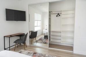 3 室のベッドルーム、デスク、アイロン / アイロン台、WiFi (無料)