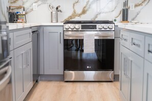 Fridge, microwave, oven, stovetop - MODERN 3-4 BR TOWNHOME BUILT 2023 w/ OFFICE, BONUS ROOM, GARAGE & EV CHARGER p64 (Los Angeles)