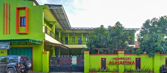 SPOT ON 90760 Homestay Al Madina Syariah