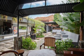 Lobby - OYO 92588 Grand Lie Cost Syariah (Palembang)