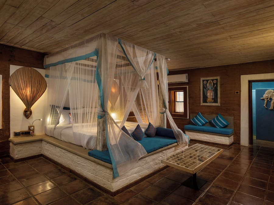 Double Room, Non Smoking | In-room safe, iron/ironing board