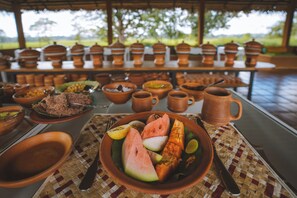 包每日當地菜式早餐