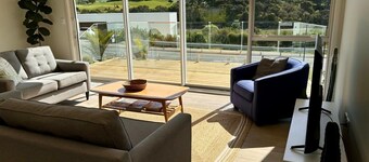 Raglan Retreat With Water Views