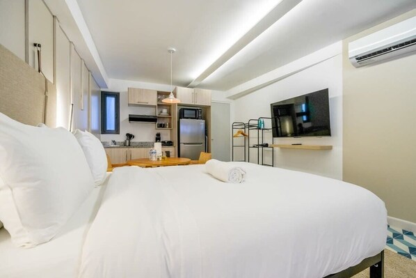 1 bedroom, desk, iron/ironing board, WiFi