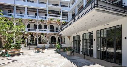 w* | Sparkling Loft in Santa Ana