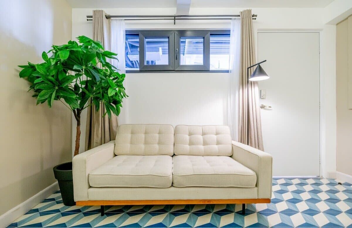 Televisión y oficina 