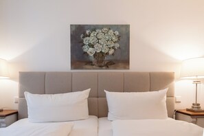 2 bedrooms, iron/ironing board, free WiFi
