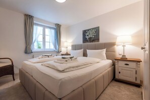2 bedrooms, iron/ironing board, free WiFi