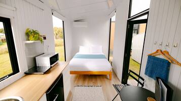 1 bedroom, bed sheets