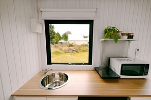 Kühlschrank, Mikrowelle, Herdplatte, Toaster