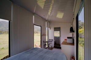 1 bedroom, bed sheets