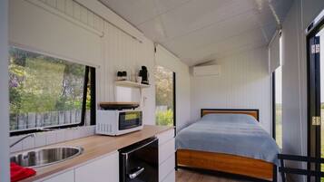 Fridge, microwave, stovetop, toaster