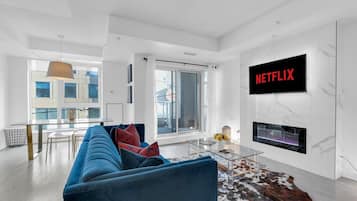 Smart TV, fireplace