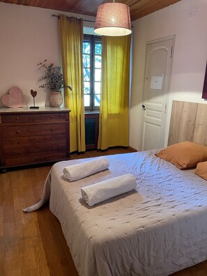 Tabla de planchar con plancha y wifi