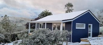 Huntsbury Hideaway, Cottage with amazing views
