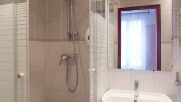 Secadora de cabello, batas, toallas