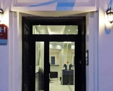 Fachada de la propiedad. Hotel Victor Hugo